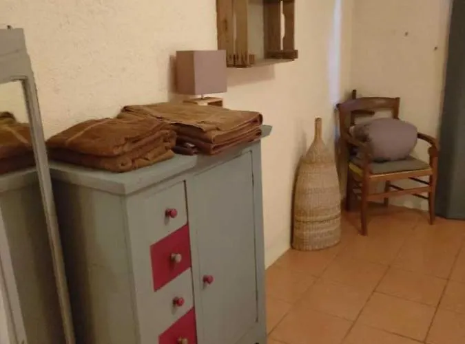 Domaine De L'esquibat 펜션 *